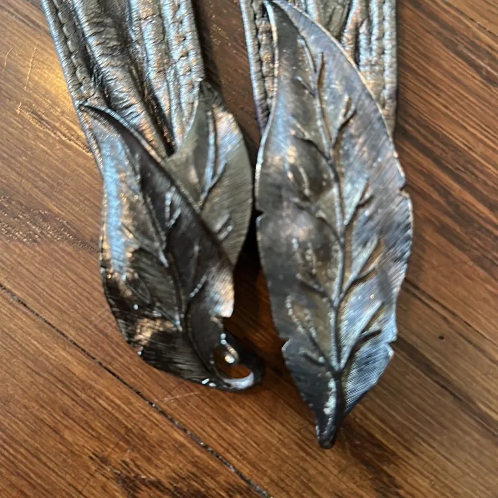 Vintage 80s/90s silvery/bronze faux leather belt with metal‎ leaf buckle